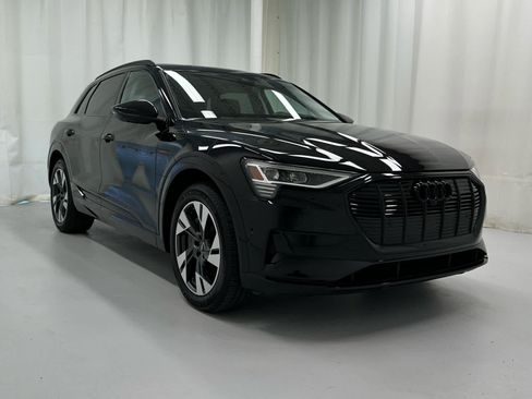 Used 2023 Audi e-tron Premium AWD/4WD image 2