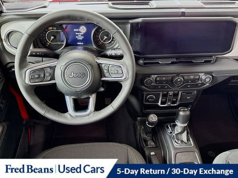 Used 2026 Jeep Wrangler Unlimited Sahara AWD/4WD image 28