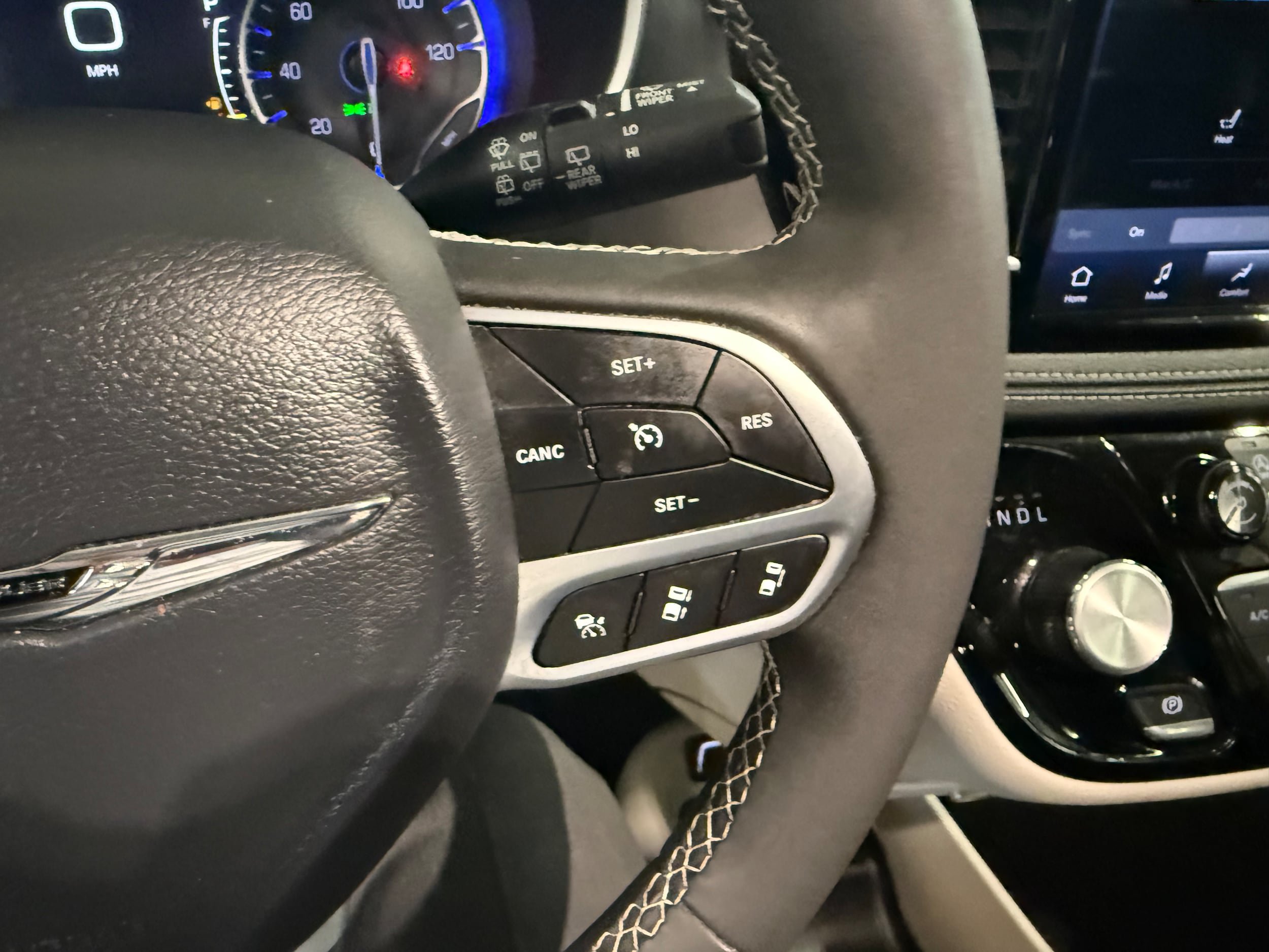 Certified 2024 Chrysler Pacifica Touring-L AWD/4WD image 48