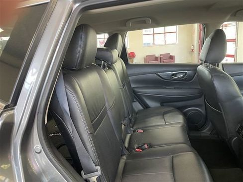 Used 2018 Nissan Rogue S AWD/4WD image 25