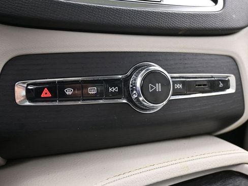 Used 2020 Volvo XC90 T5 Momentum w/ Protection Package Premier image 25