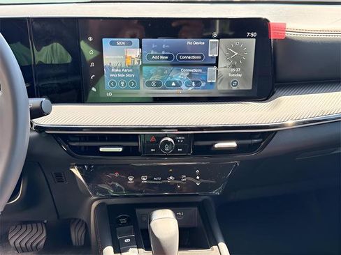 New 2025 Nissan Kicks SR image 11