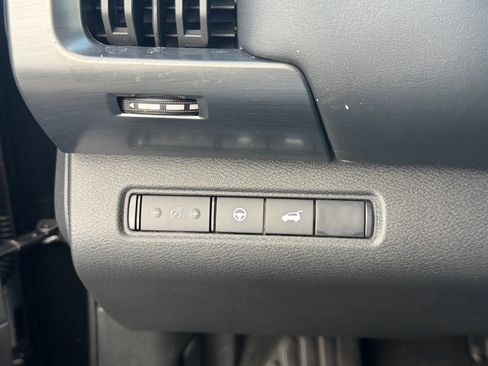 Used 2025 Nissan Pathfinder SL image 30