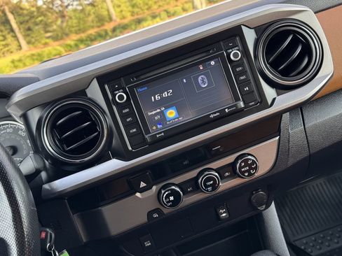 Used 2016 Toyota Tacoma SR5 image 26