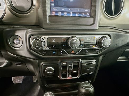 Used 2023 Jeep Wrangler Unlimited AWD/4WD image 22