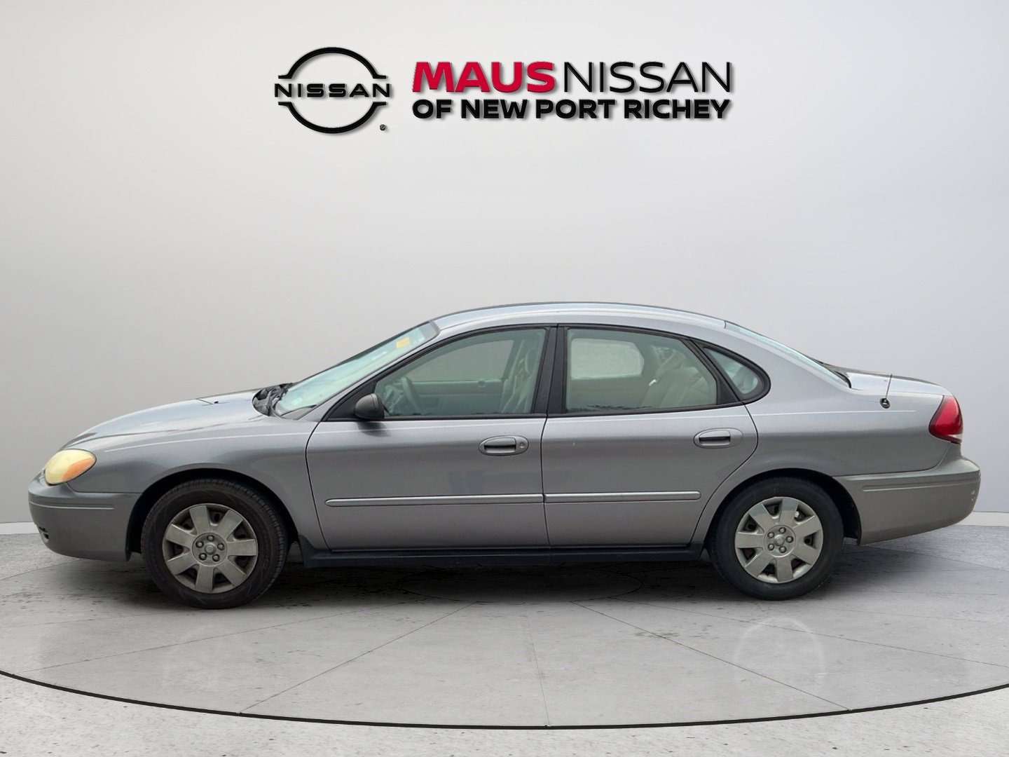 Used 2007 Ford Taurus SE FWD image 5