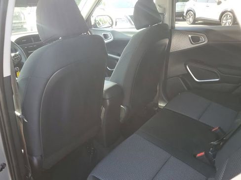 Used 2025 Kia Soul LX FWD image 9