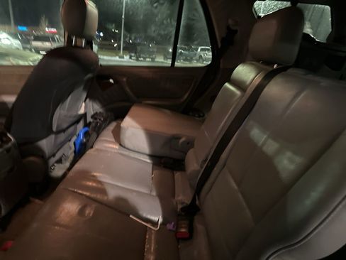 Used 2000 Mercedes-Benz ML 320 4MATIC image 29