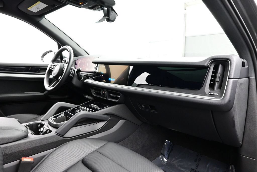Certified 2024 Porsche Cayenne AWD/4WD image 19