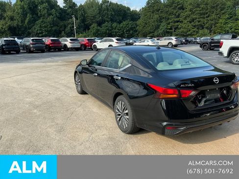 Used 2025 Nissan Altima 2.5 SV FWD image 7