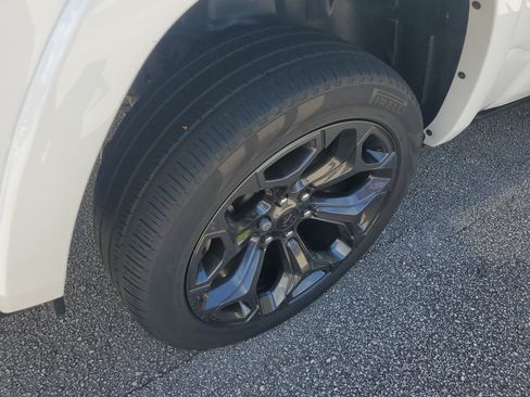 Used 2023 RAM 1500 Limited AWD/4WD image 6