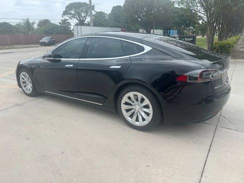 Used 2017 Tesla Model S 75 image 4