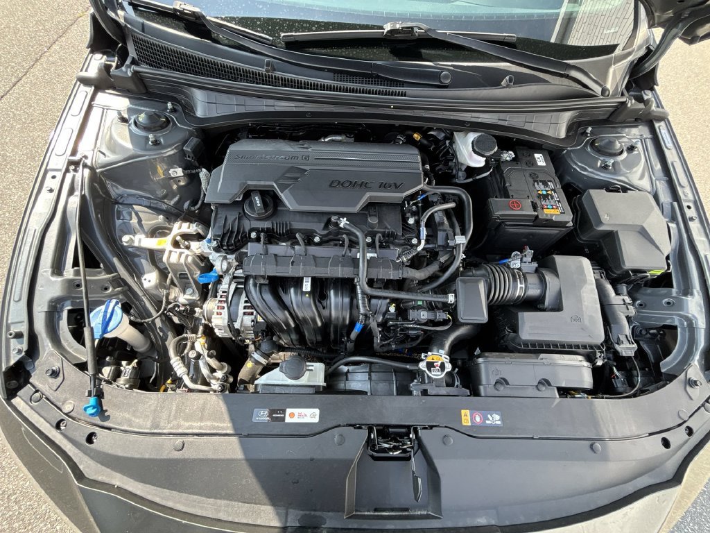 Used 2025 Hyundai Elantra Sport FWD image 17