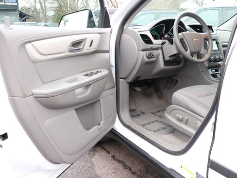 Used 2017 Chevrolet Traverse LS image 10