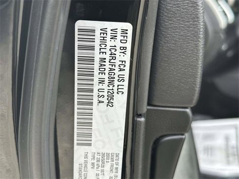 Certified 2022 Jeep Grand Cherokee Laredo X image 15