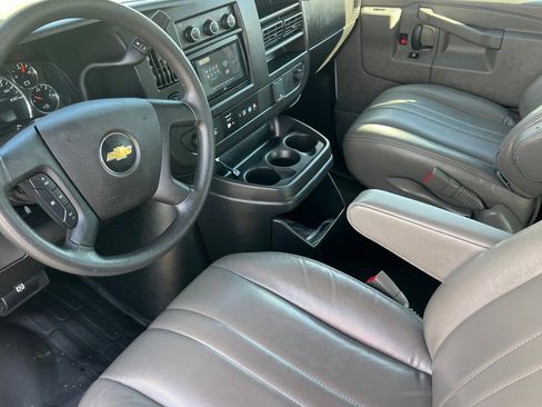 Used 2022 Chevrolet Express 2500 Work Van w/ Driver Convenience Package image 7