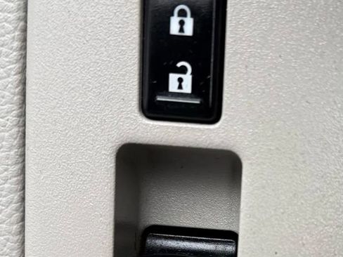 Used 2009 INFINITI G37 Journey w/ Premium Pkg image 32