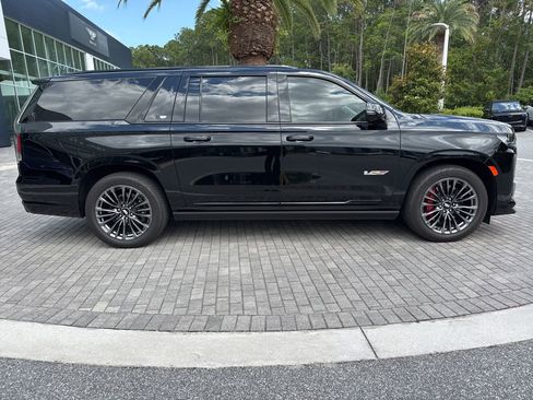 Used 2023 Cadillac Escalade ESV V AWD/4WD image 5