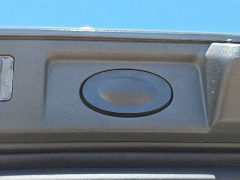 Used 2025 Rivian R1S Premium AWD/4WD image 17