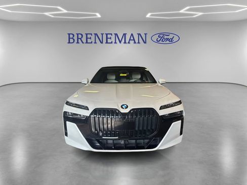 Used 2023 BMW 760i xDrive w/ Executive Package AWD/4WD image 2