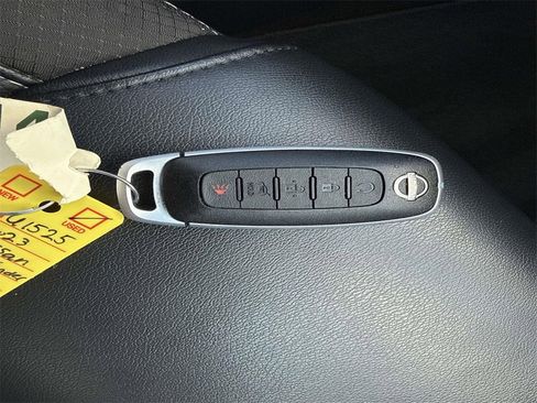 Used 2023 Nissan Pathfinder SL image 37