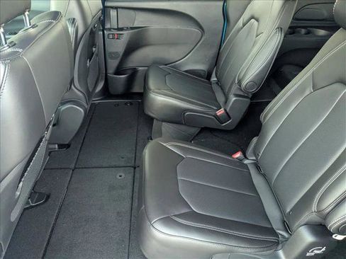 New 2026 Chrysler Pacifica Select w/ S Appearance Package image 15