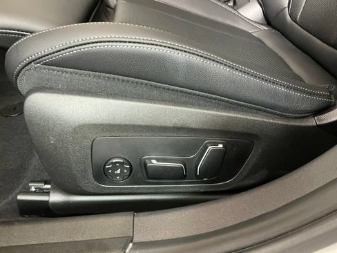 Certified 2025 BMW 330i Sedan w/ M Sport Package RWD image 20