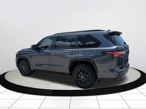 Used 2024 Toyota Sequoia Platinum AWD/4WD image 5