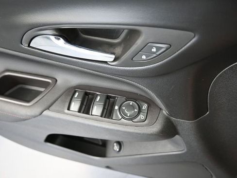 Used 2022 Chevrolet Equinox RS w/ Infotainment Package image 40