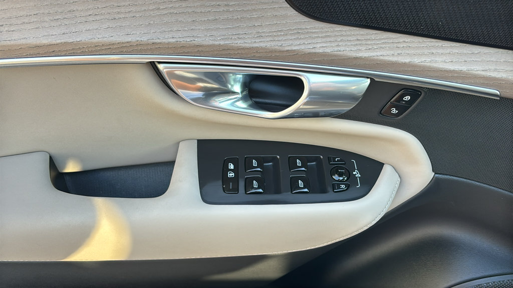 Certified 2026 Volvo XC90 B6 Plus AWD/4WD image 14