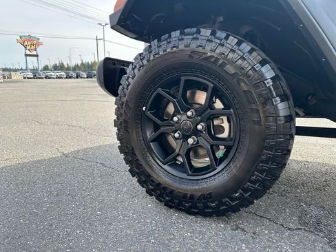 Used 2025 Jeep Wrangler Sport image 26