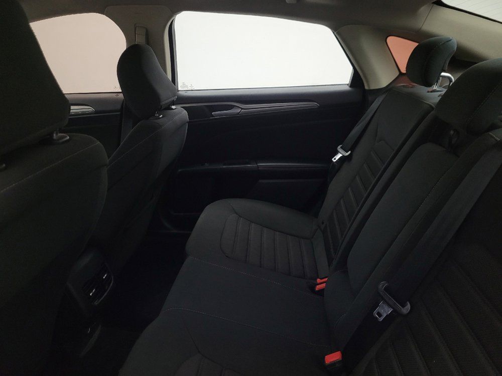 Used 2020 Ford Fusion SE FWD image 18