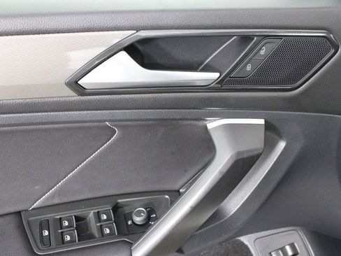 Used 2024 Volkswagen Tiguan SE image 16