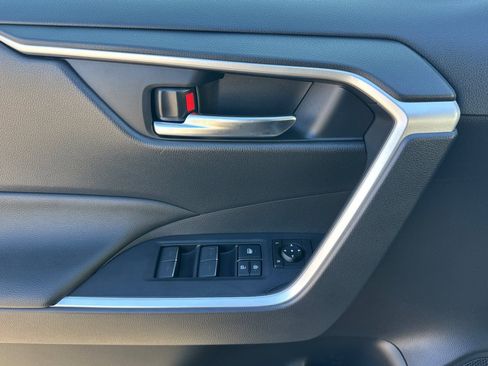 Used 2025 Toyota RAV4 XLE image 12