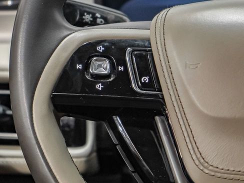 Used 2022 Lincoln Aviator 2WD image 16