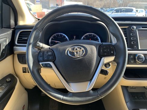 Used 2016 Toyota Highlander Limited image 18