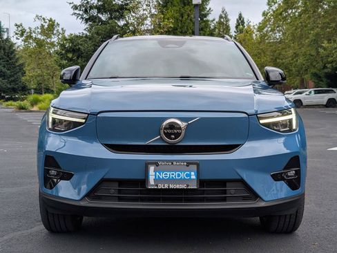 Used 2023 Volvo XC40 Recharge Ultimate w/ Protection Package Premier AWD/4WD image 2