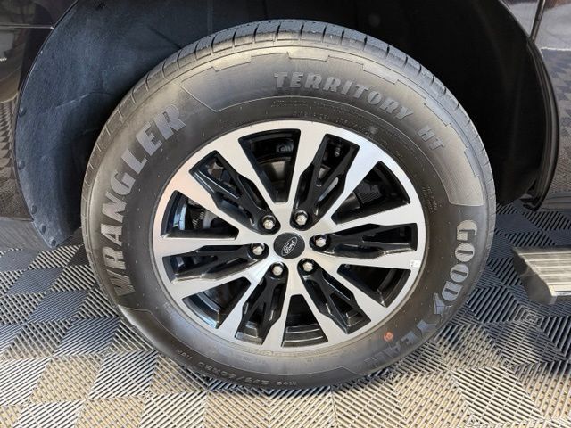 Used 2025 Ford Expedition Max Platinum AWD/4WD image 44