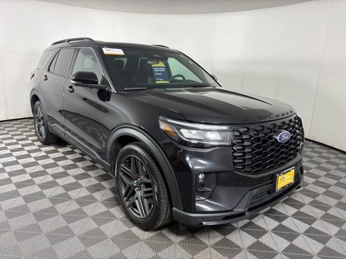 Certified 2025 Ford Explorer ST image 1