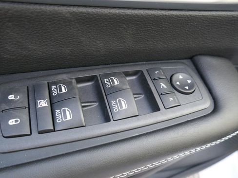 New 2026 Chrysler Pacifica Limited w/ Uconnect Theater Family Group image 24