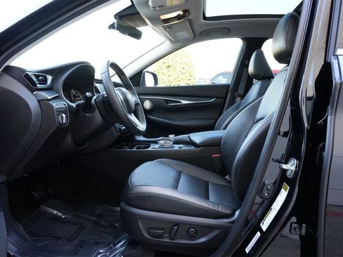 Certified 2025 INFINITI QX50 Luxe image 17