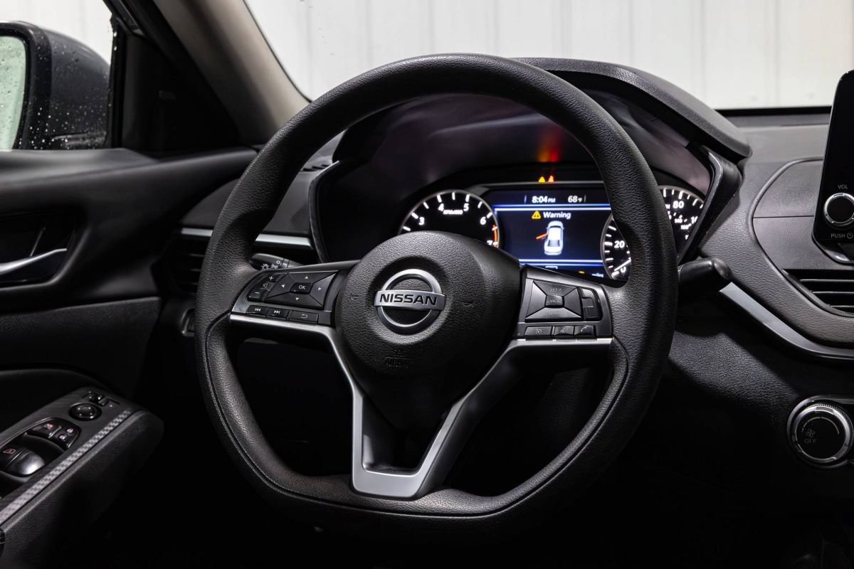Used 2022 Nissan Altima 2.5 SV FWD image 11