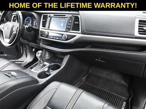 Used 2017 Toyota Highlander SE AWD/4WD image 35