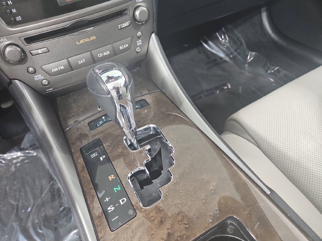 Used 2011 Lexus IS 250C w/ Luxury Pkg RWD image 23