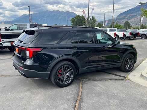Used 2025 Ford Explorer ST-Line w/ ST-Line Street Pack AWD/4WD image 8