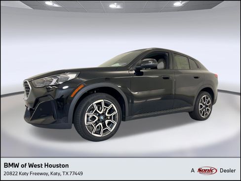 Used 2025 BMW X2 xDrive28i w/ Convenience Package image 1