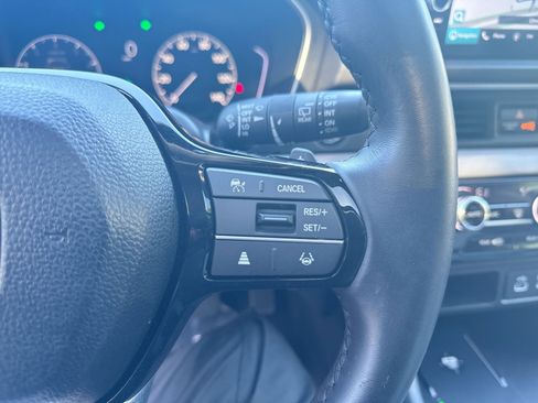 Used 2023 Honda Pilot Touring image 17