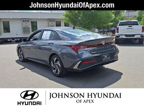 Used 2025 Hyundai Elantra SEL w/ Cargo Package FWD image 23