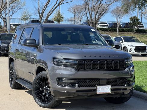 Used 2023 Jeep Wagoneer Series II image 2