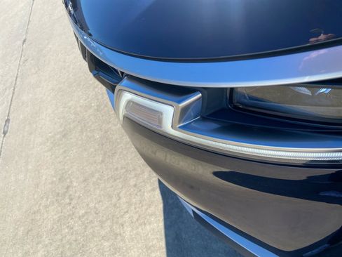 Used 2023 Kia Carnival LX image 30